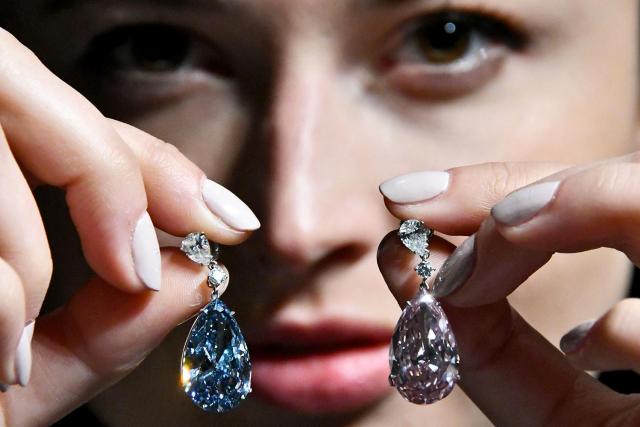 Apollo & Artemis diamonds earrings