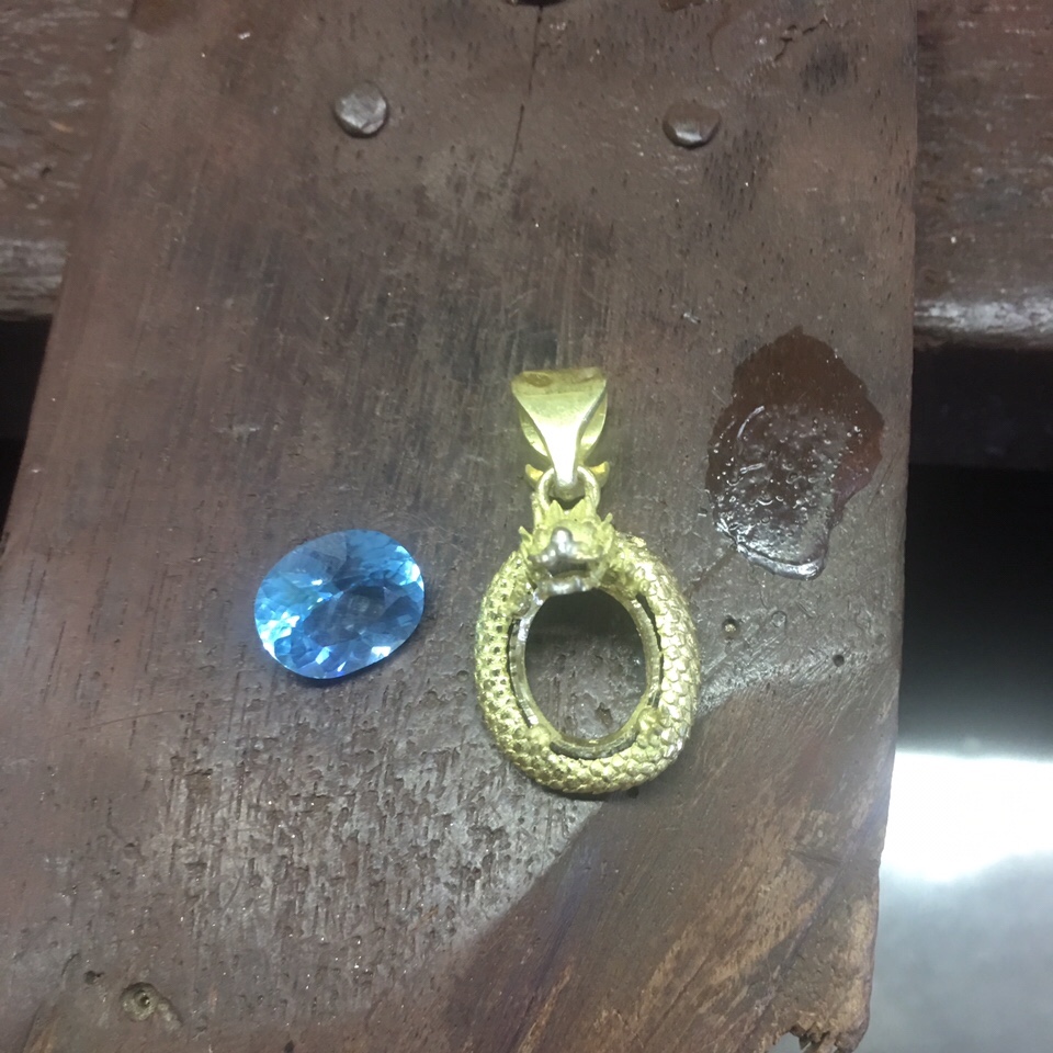 Design and make Peridot gold pendant for men