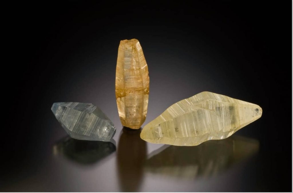 Sapphire crystals from Sri Lanka. Largest 4.3 cm. Photo: Jeff Scovil / Lotus Gemology