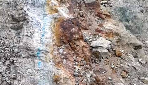 Emerald được khai thác từ các mỏ đá trầm tích tại Panjshir